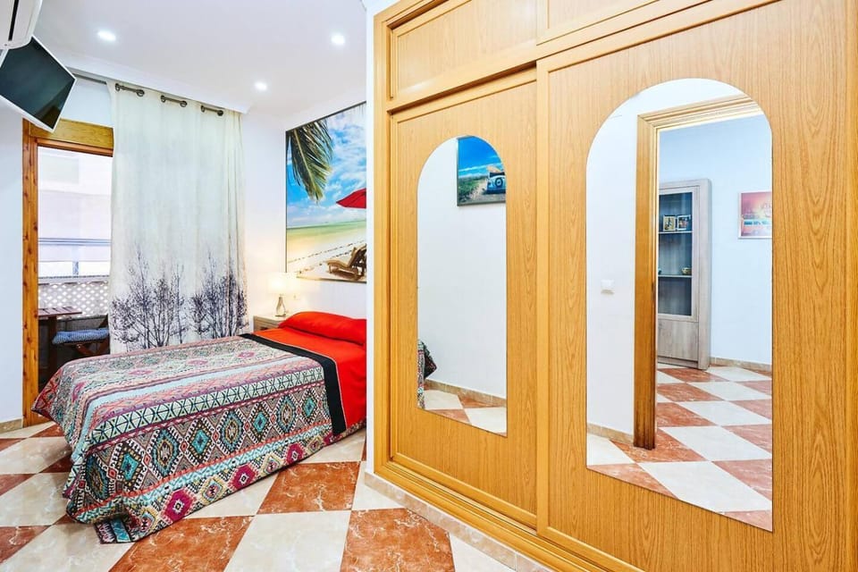 TV and multimedia, Photo of the whole room, Bedroom, wardrobe, air conditioner