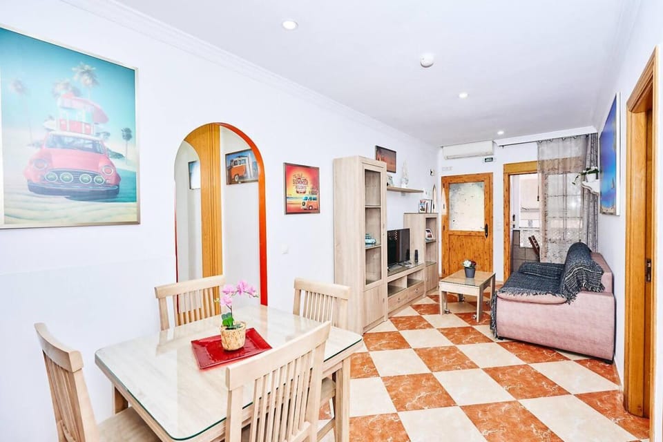 TV and multimedia, Living room, Seating area, Dining area, air conditioner