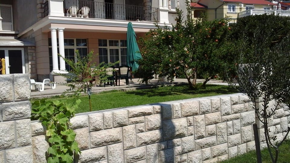Location, children, Family