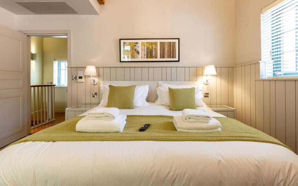 Bed, Bedroom, Inner courtyard view, towels