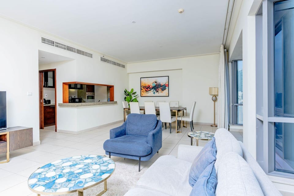 Nasma Luxury Stays - Fantastic Burj Khalifa View From This Fancy Condo Apartment in Dubai