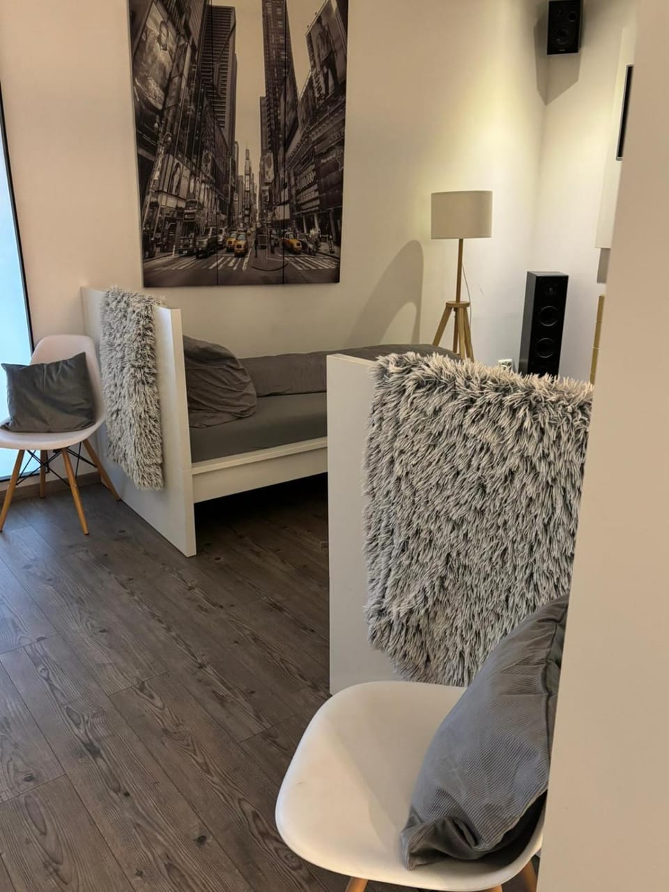 Bed, TV and multimedia, Bedroom