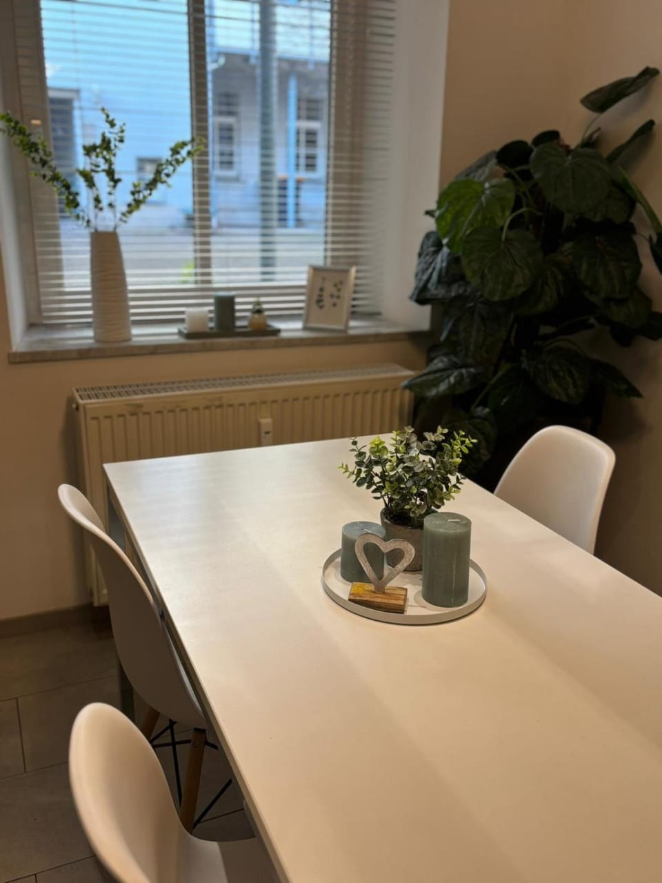 Seating area, Dining area