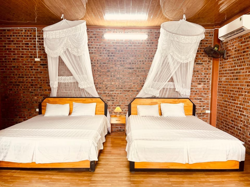 Bed, Photo of the whole room, Bedroom, air conditioner