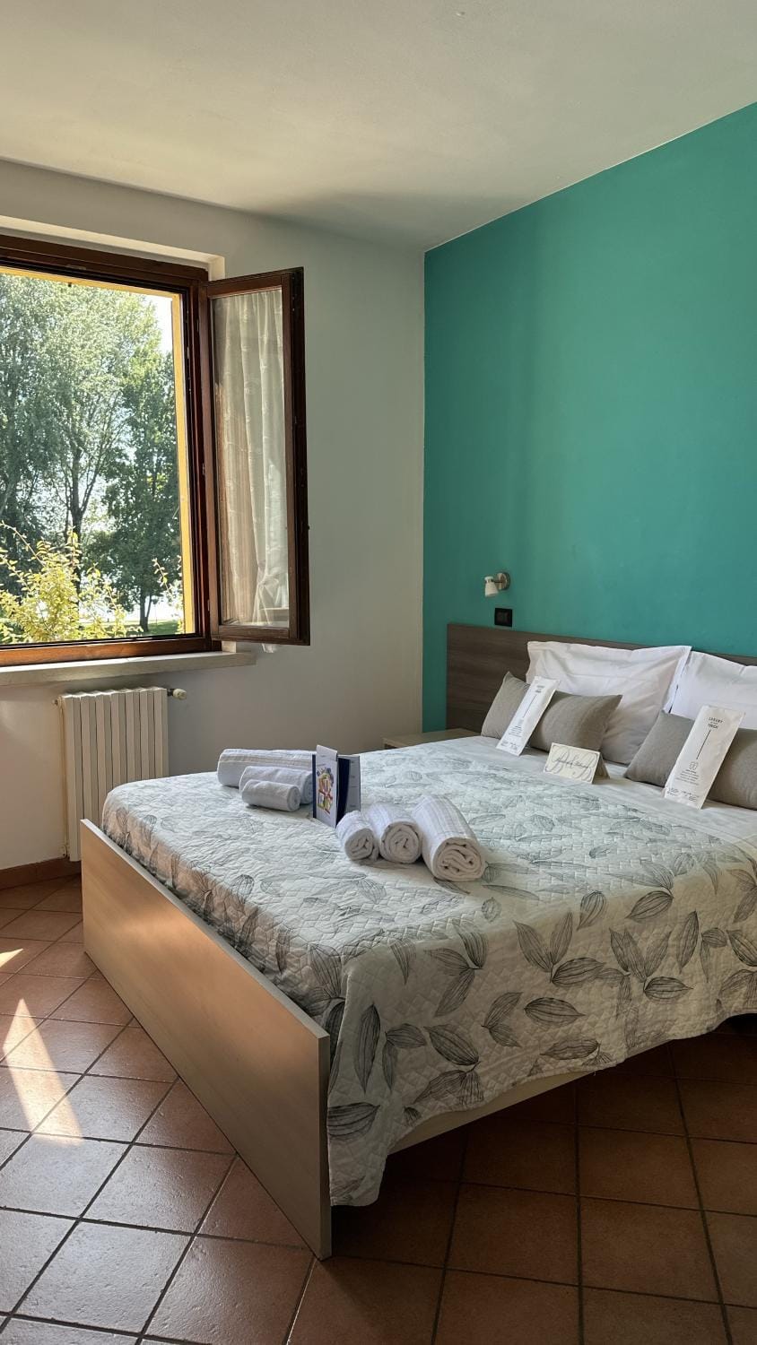 Bed, Photo of the whole room, Bedroom, towels