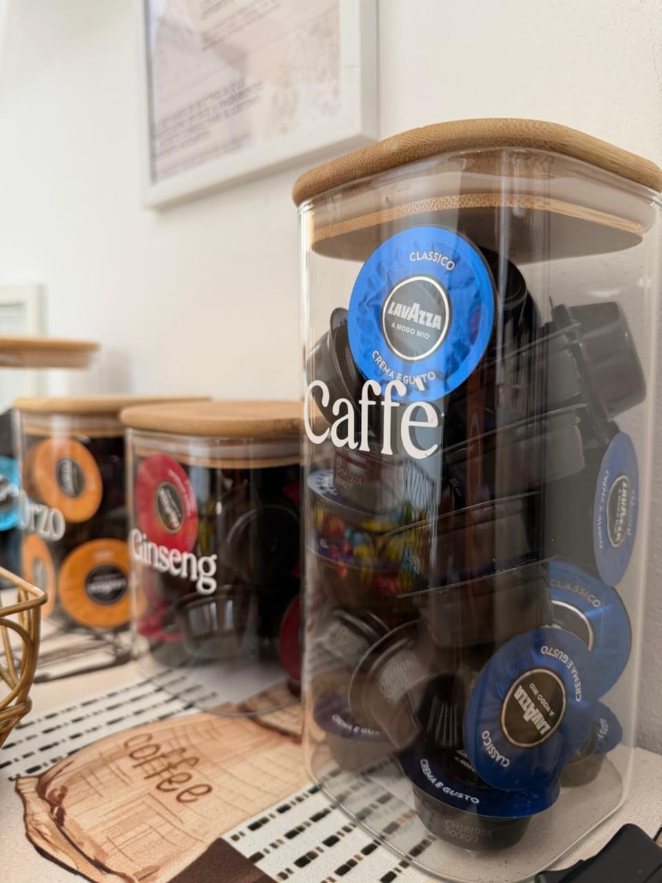 Coffee/tea facilities, Food and drinks, Food