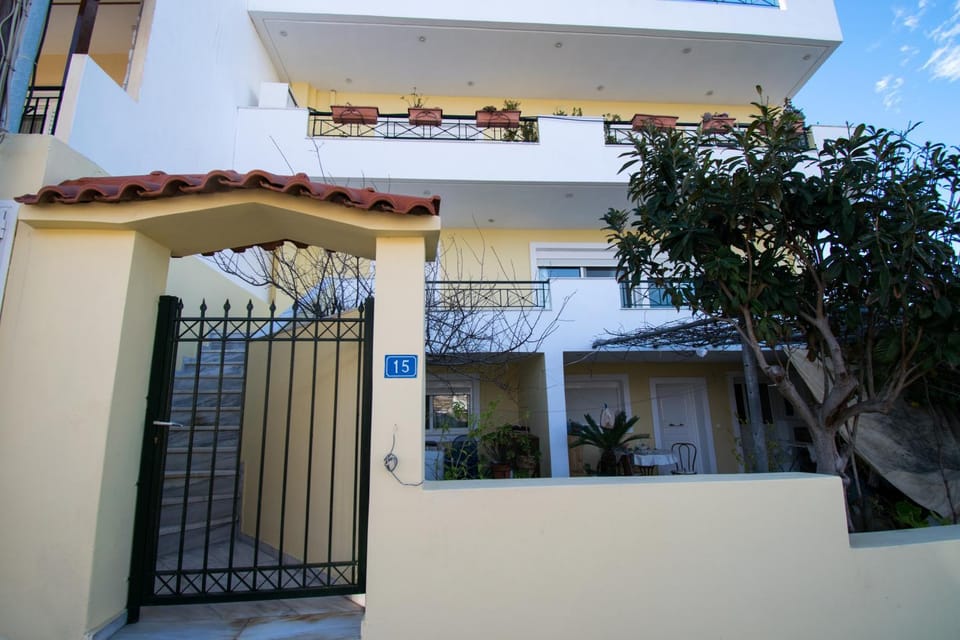 Property building, Day, View (from property/room), Balcony/Terrace