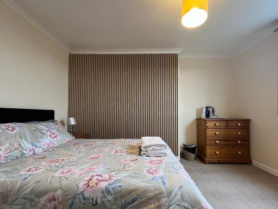 Beach & City Access - 2 Floors, Full Kitchen, Free Parking Apartment in Scotland