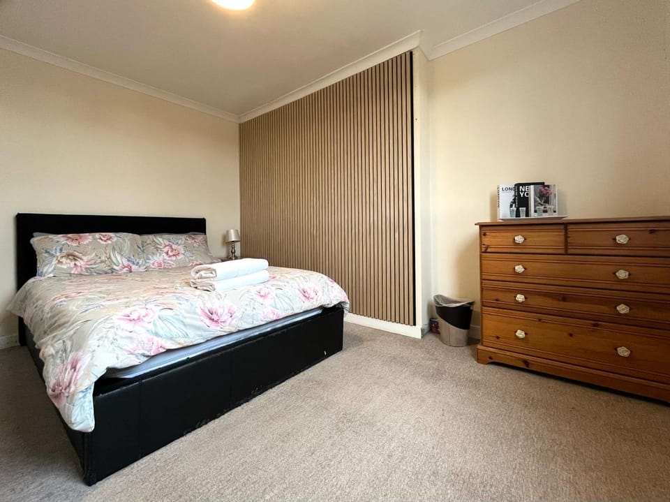 Beach & City Access - 2 Floors, Full Kitchen, Free Parking Apartment in Scotland