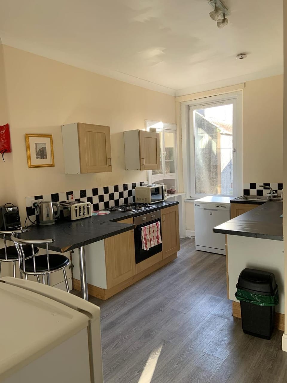 Kitchen or kitchenette, Dining area, dishwasher, minibar, oven, stove