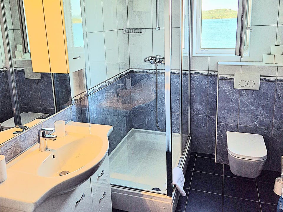 On The Sea Bed and Breakfast in Murter