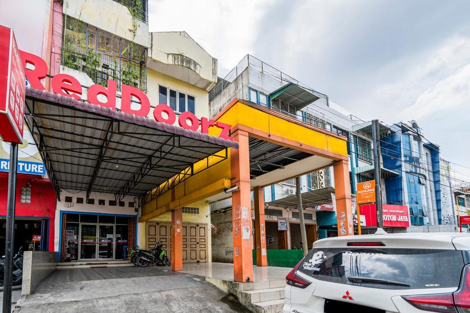 Facade/entrance