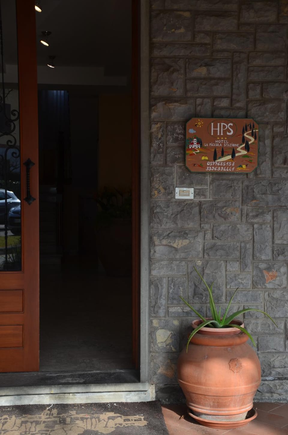 Facade/entrance