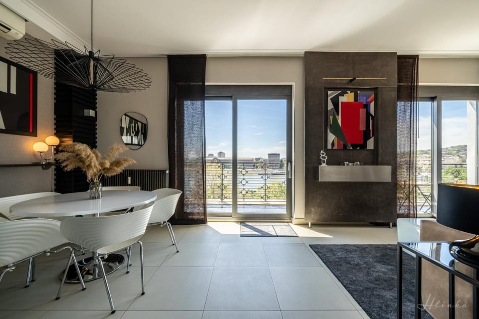 ORANGEHOMES 130 m2 APT with fantastic view to river Danube Apartment in Budapest
