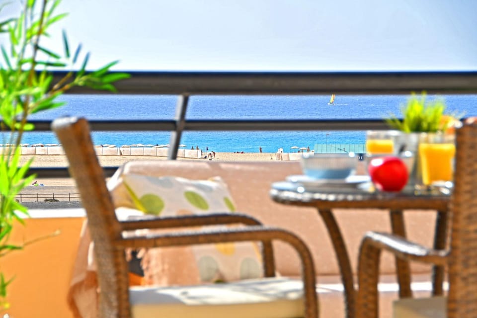 View (from property/room), Balcony/Terrace, Dining area, Beach, Sea view