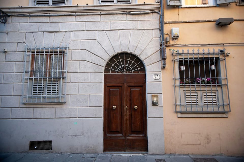 Facade/entrance, Area and facilities