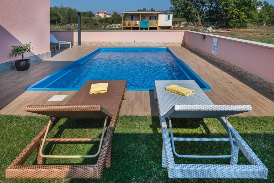 Swimming pool, Swimming pool
