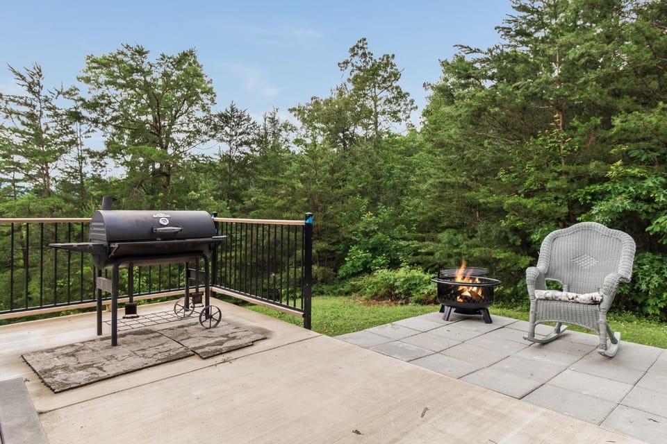 Patio, Natural landscape, BBQ facilities, Garden, Seating area