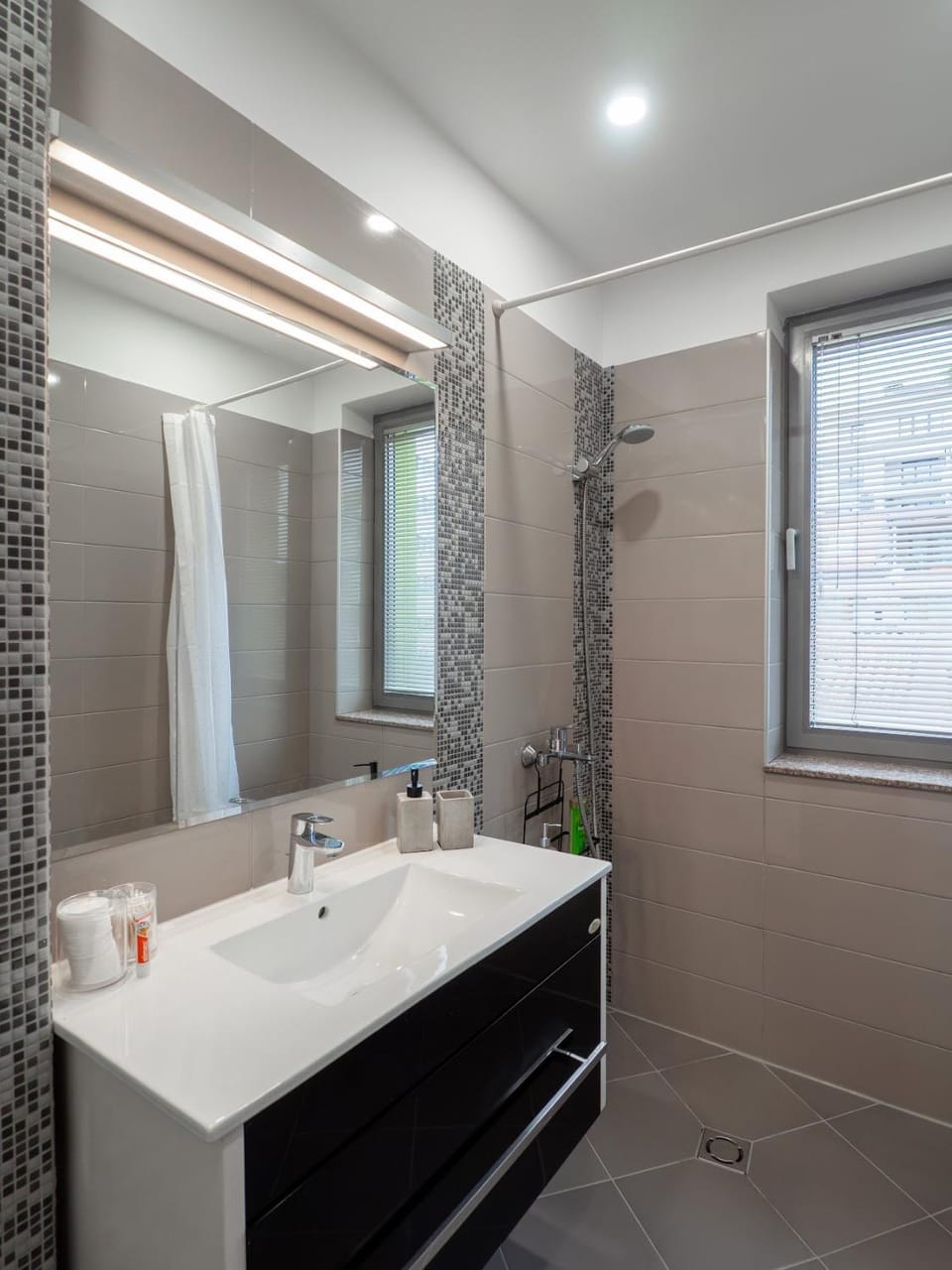 Shower, Bathroom, towels