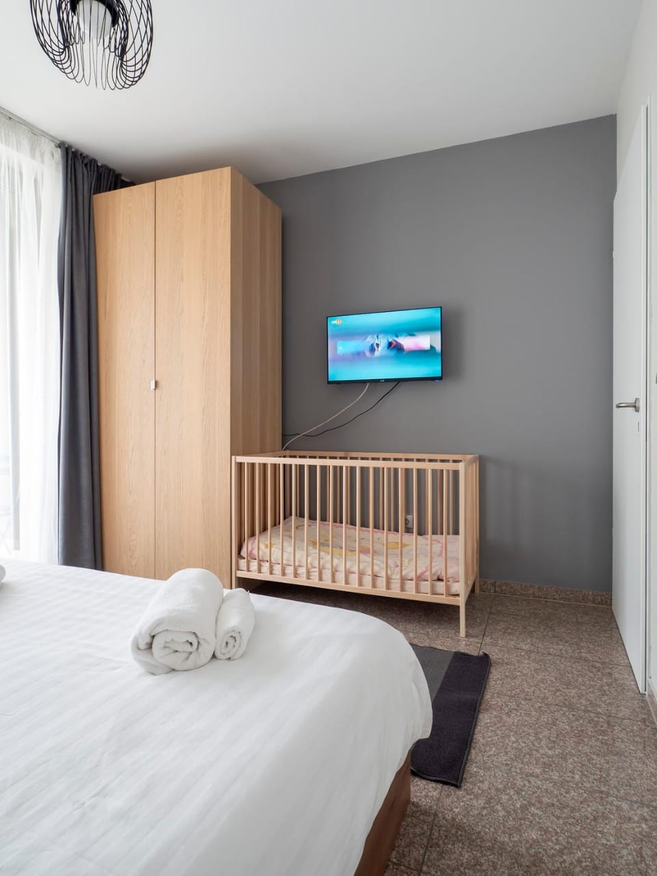 Bed, TV and multimedia, Photo of the whole room, Bedroom, towels, wardrobe