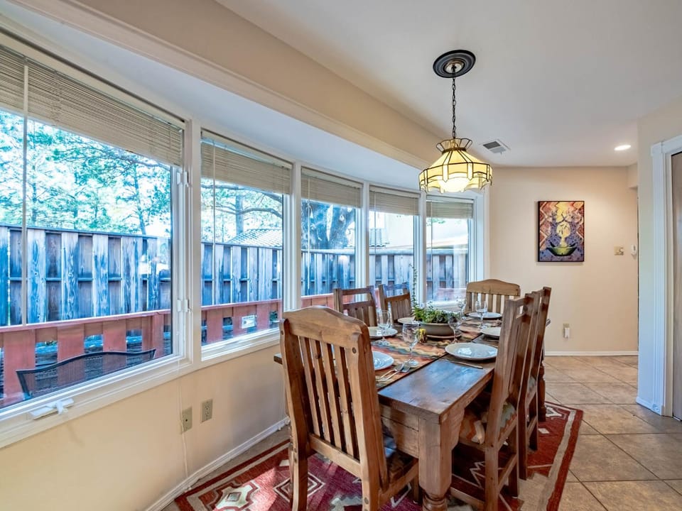 Seating area, Dining area, furniture