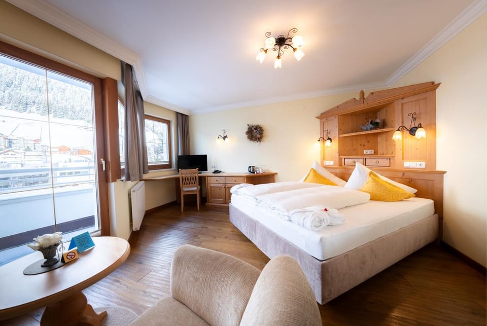 Hotel Trisanna Bed and Breakfast in Ischgl