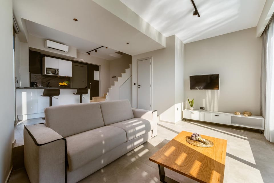 Communal lounge/ TV room, Kitchen or kitchenette, Living room, Seating area