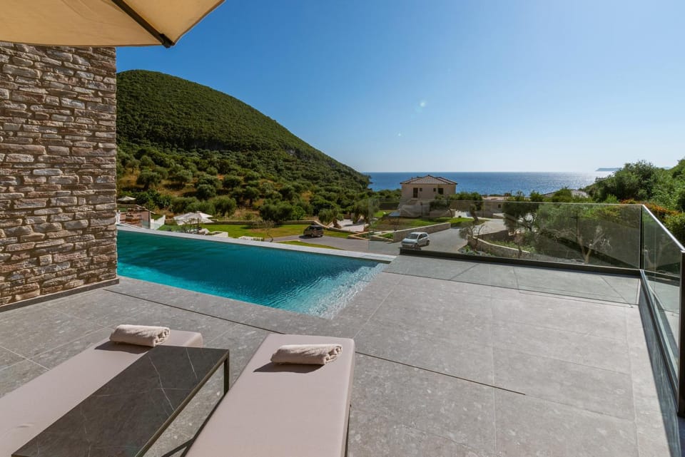 Natural landscape, View (from property/room), Balcony/Terrace, Pool view, Sea view, Swimming pool, sunbed