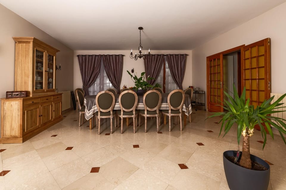 Banquet/Function facilities, Internal: Not applicable to any particular room