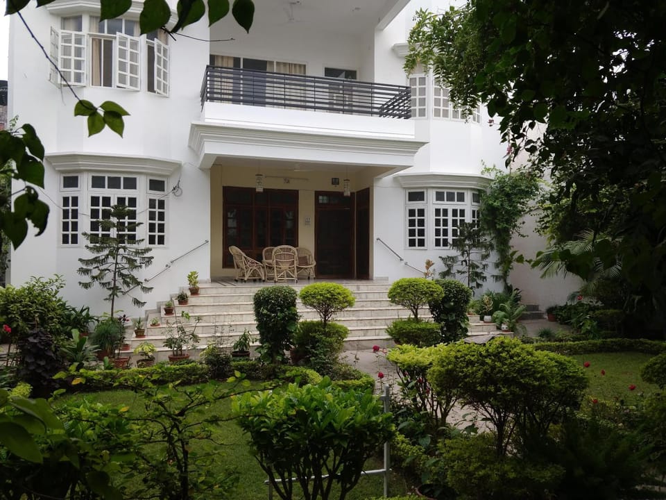 Property building, Facade/entrance, Garden
