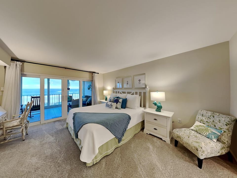 Bed, Balcony/Terrace, Seating area, Bedroom, Sea view, furniture