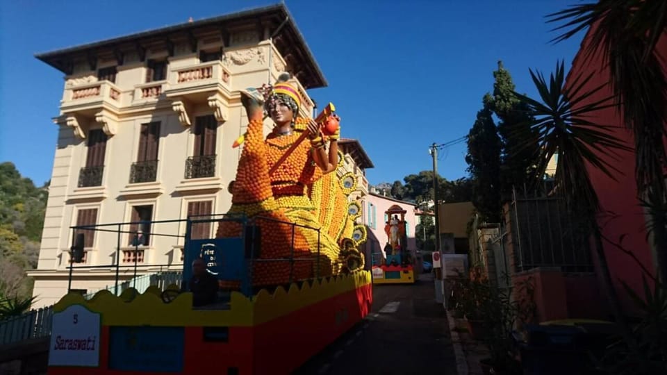 Nearby landmark, Off site, Day, Landmark view