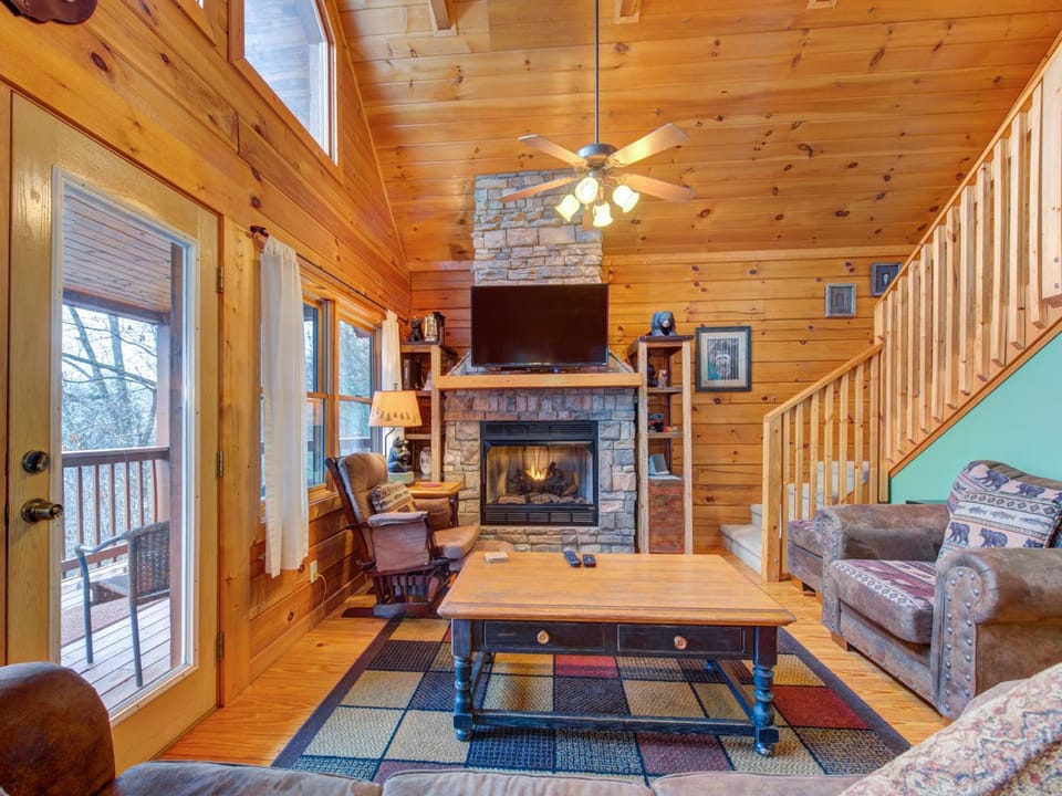 TV and multimedia, Living room, Seating area, fireplace, furniture