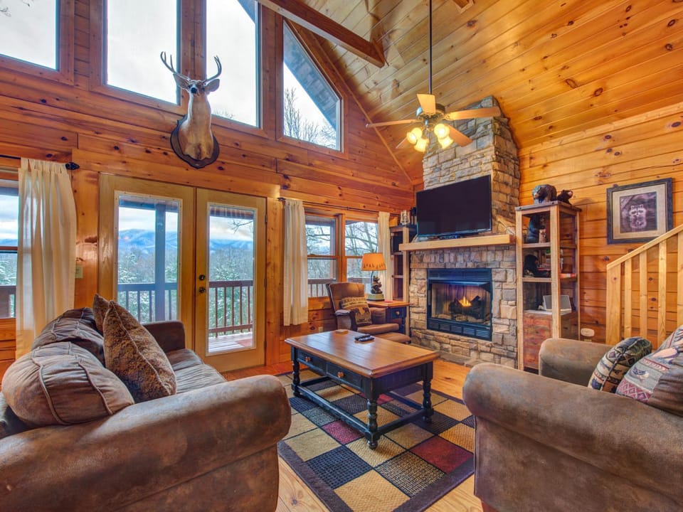 TV and multimedia, View (from property/room), Balcony/Terrace, Living room, Seating area, Mountain view, fireplace, furniture