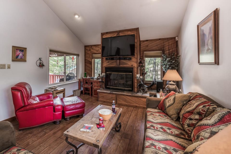 TV and multimedia, Living room, Seating area, fireplace, furniture