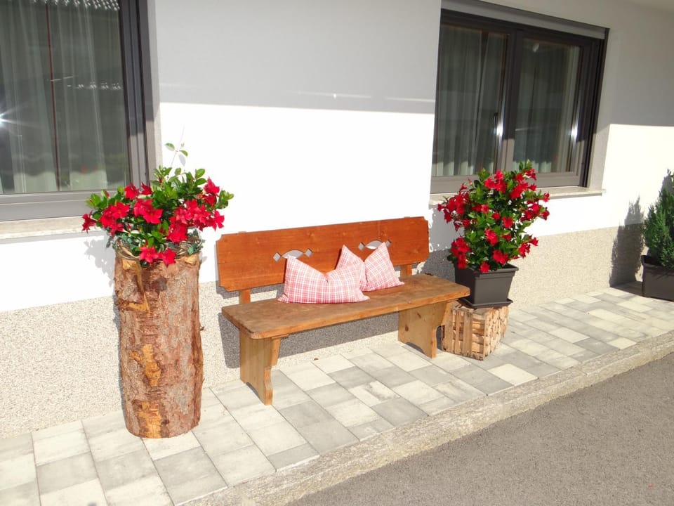 Facade/entrance, Balcony/Terrace