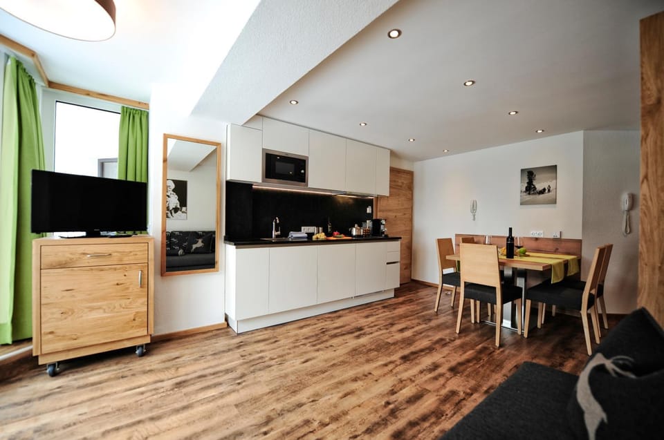 Kitchen or kitchenette, Living room, Dining area