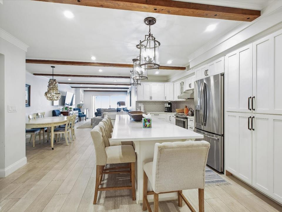 Kitchen or kitchenette, Seating area, Dining area, furniture, microwave, oven, stove