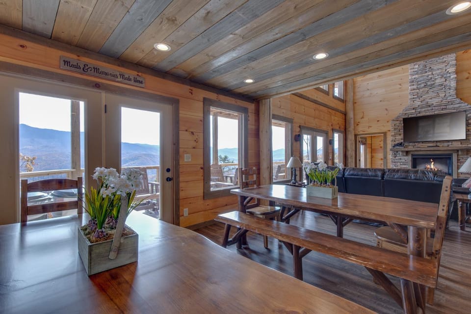 Living room, Seating area, Dining area, Mountain view, fireplace, furniture