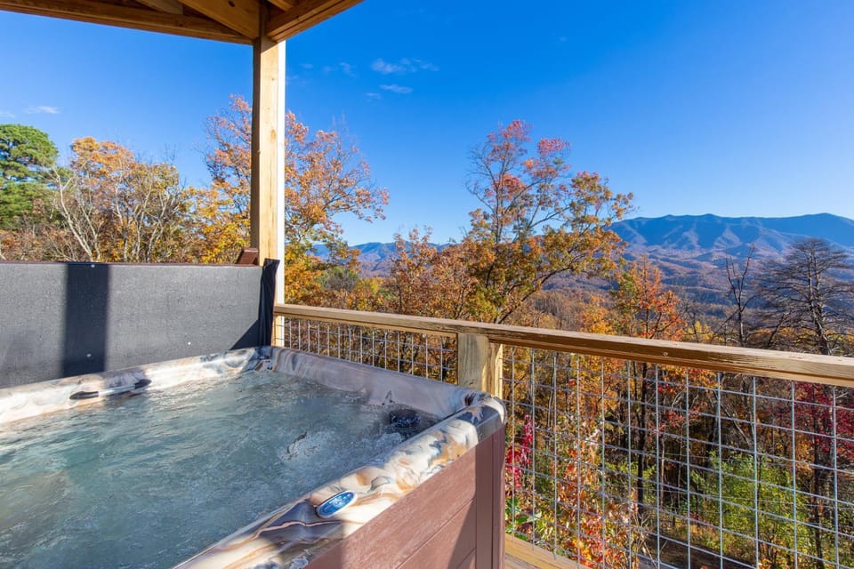 Hot Tub, Balcony/Terrace, Autumn, Mountain view