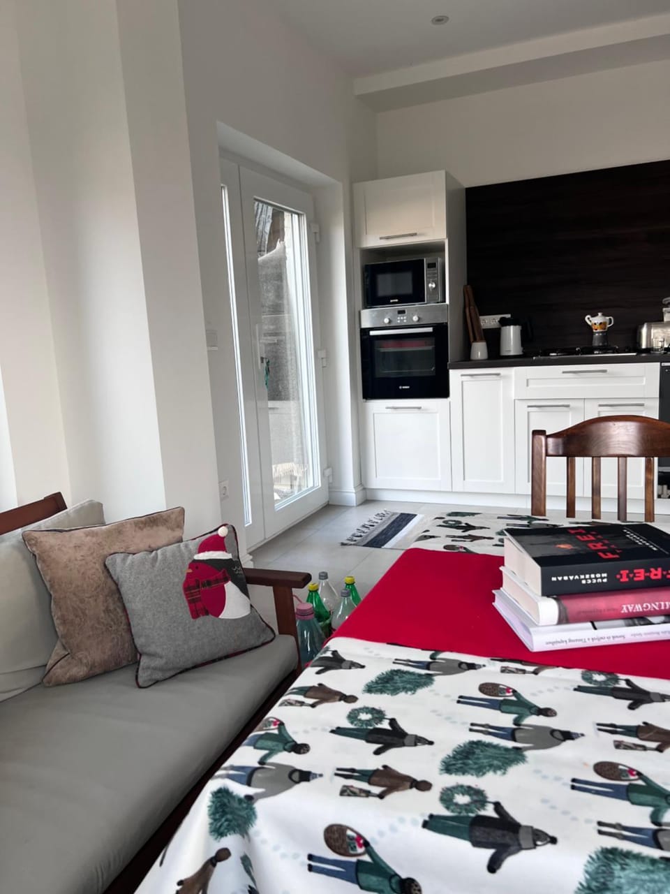 Kitchen or kitchenette, Photo of the whole room, Seating area, Dining area, minibar, pet friendly