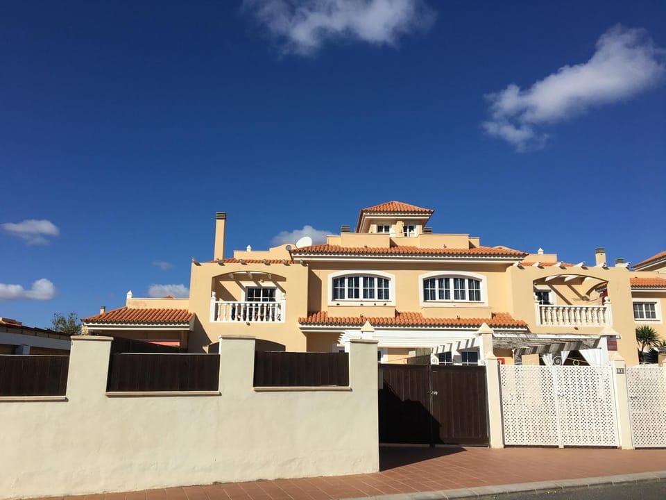 Las Rocas Golf and Sea Apartment hotel in Maxorata