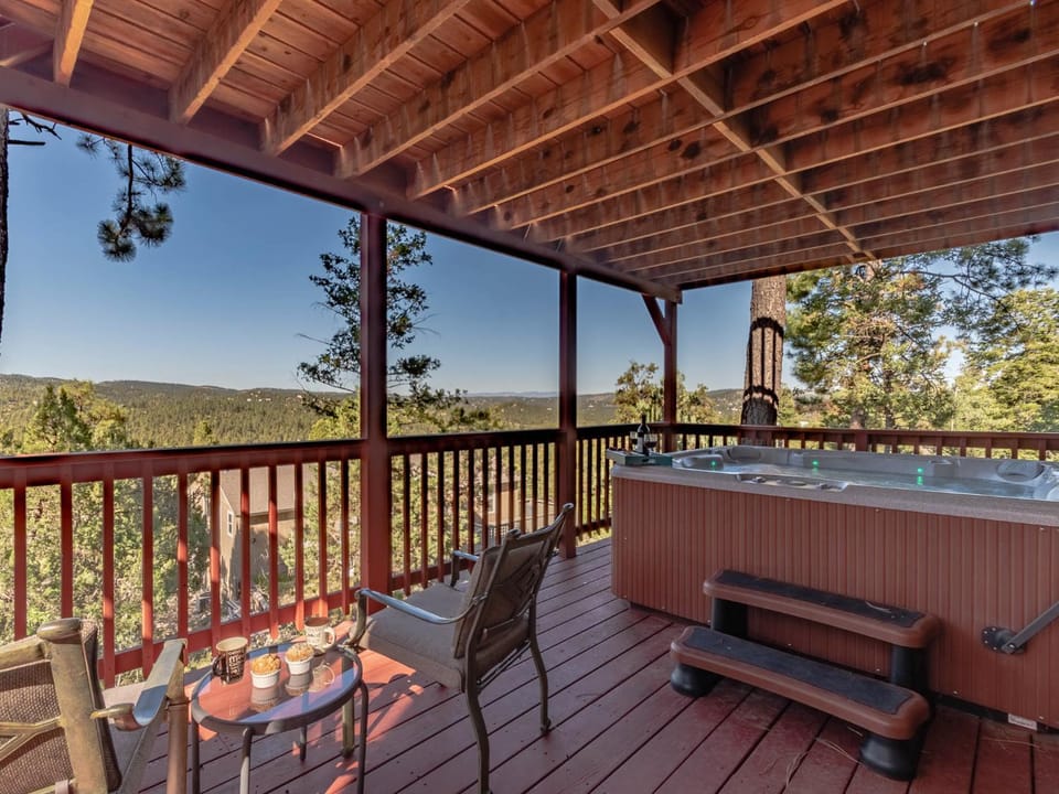 Natural landscape, Hot Tub, Balcony/Terrace, Seating area, Mountain view