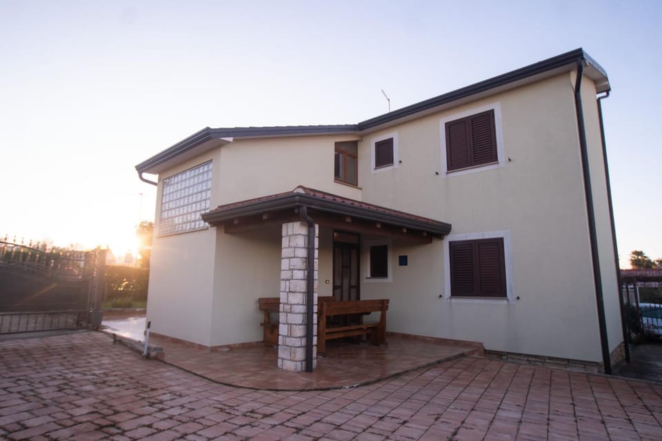 Property building, Day, Garden