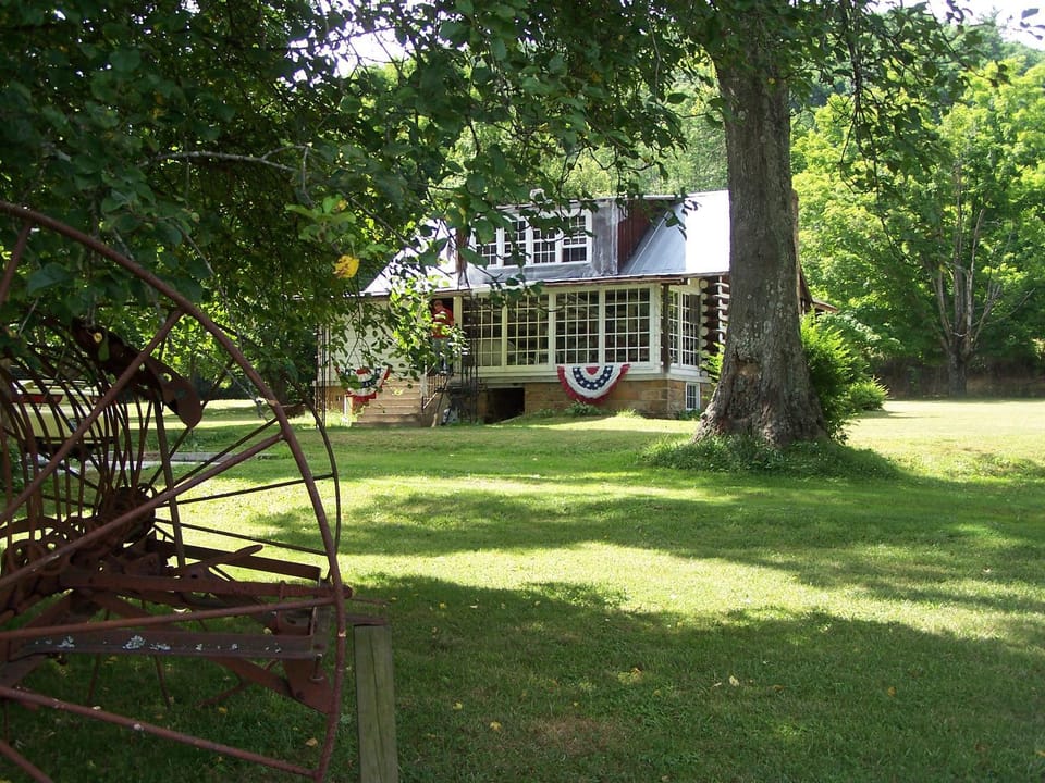 Facade/entrance, View (from property/room)