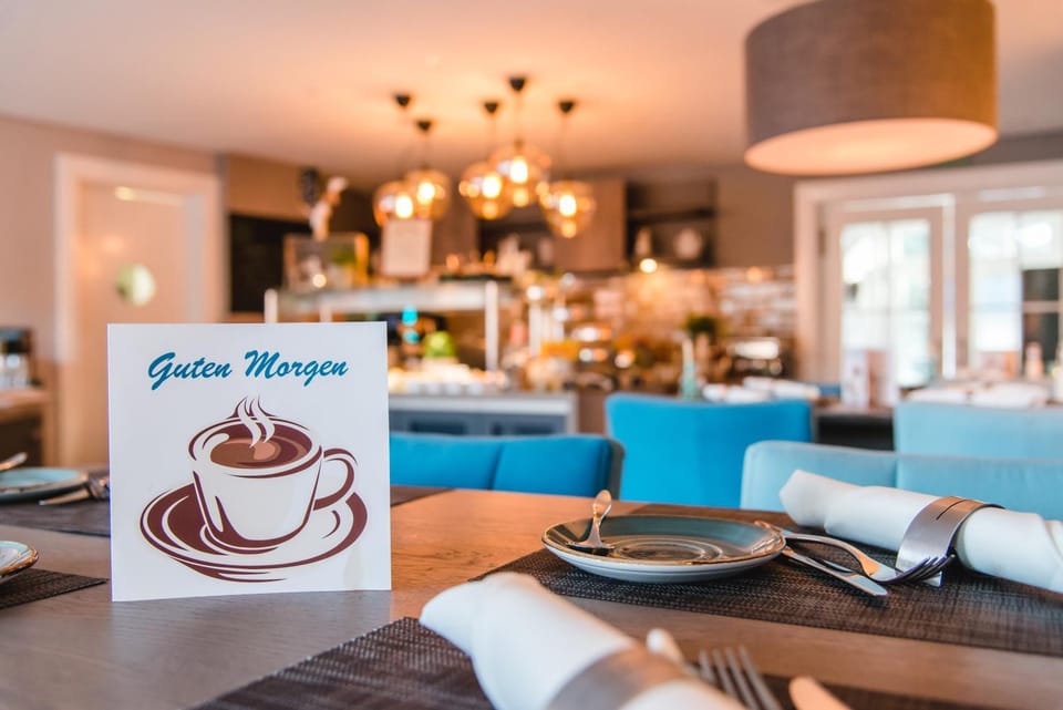 Restaurant/places to eat, Food and drinks