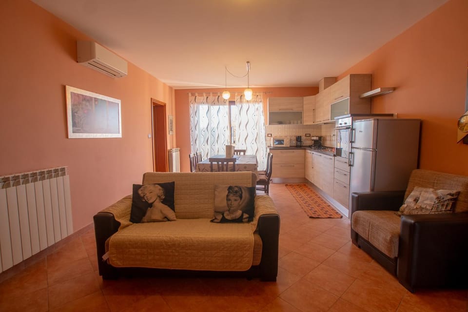 Kitchen or kitchenette, Living room, Seating area, Dining area, oven, pet friendly, stove, kitchen