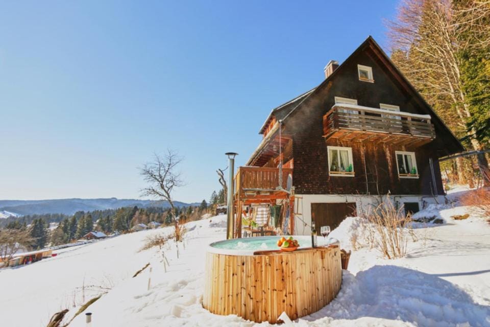 Property building, Balcony/Terrace, Swimming pool