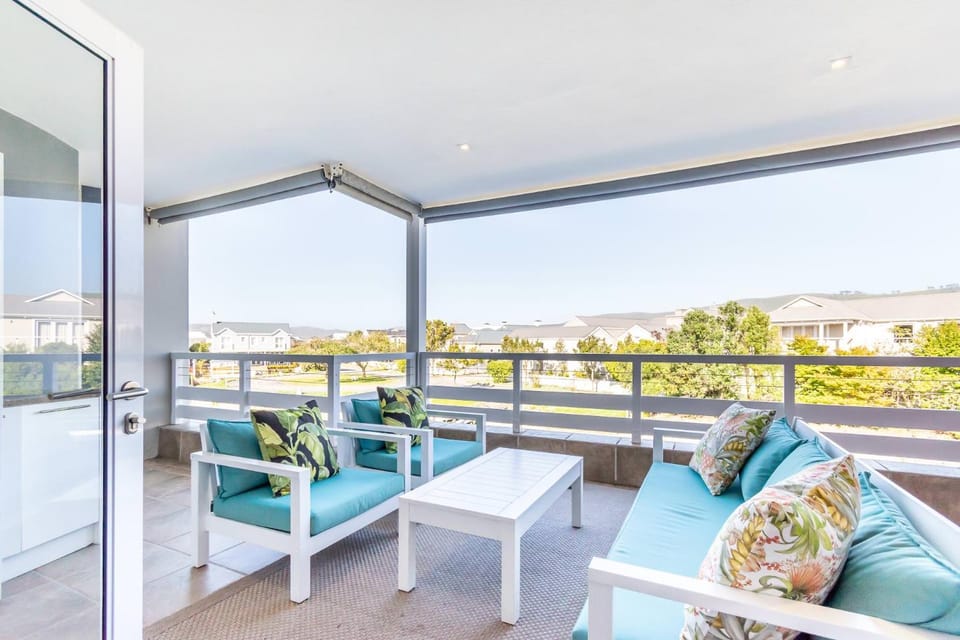 View (from property/room), Balcony/Terrace, River view