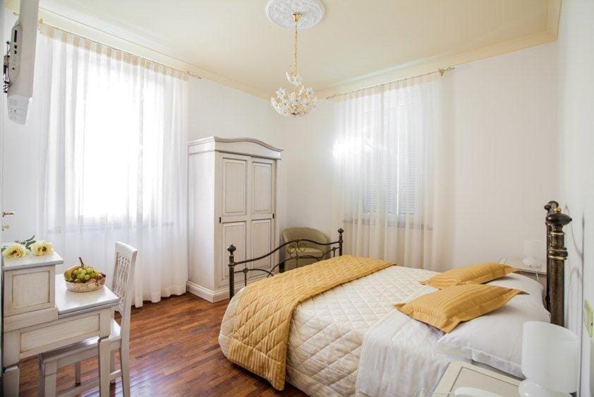 Il Portico Camere e Caffè - centro Città Bed and Breakfast in Emilia-Romagna